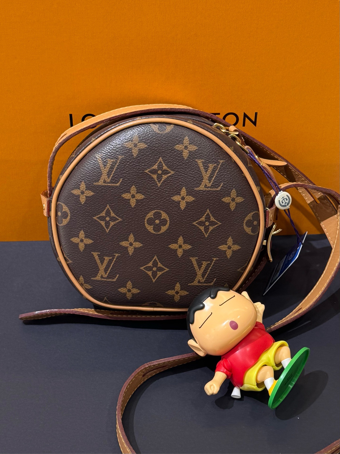 LV 软圆饼 老花 小号 斜挎包 芯片款 经典老花满印拉链开合 涂层帆布拼牛皮 圆饼包