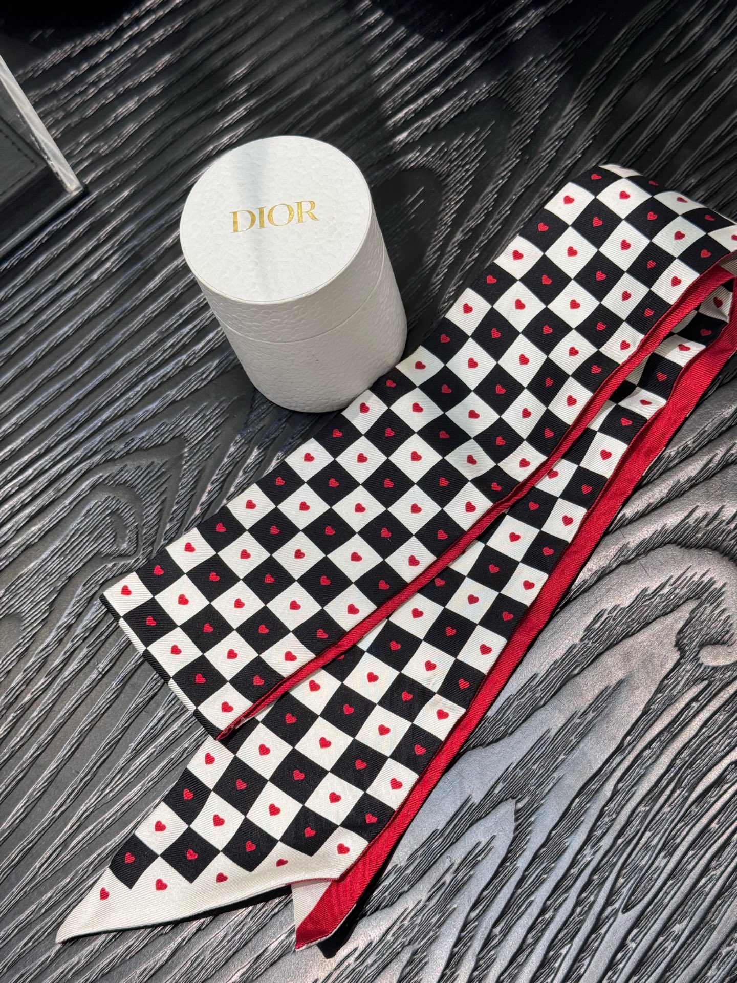 Dior迪奥 2021七夕限定款丝巾105*6cm