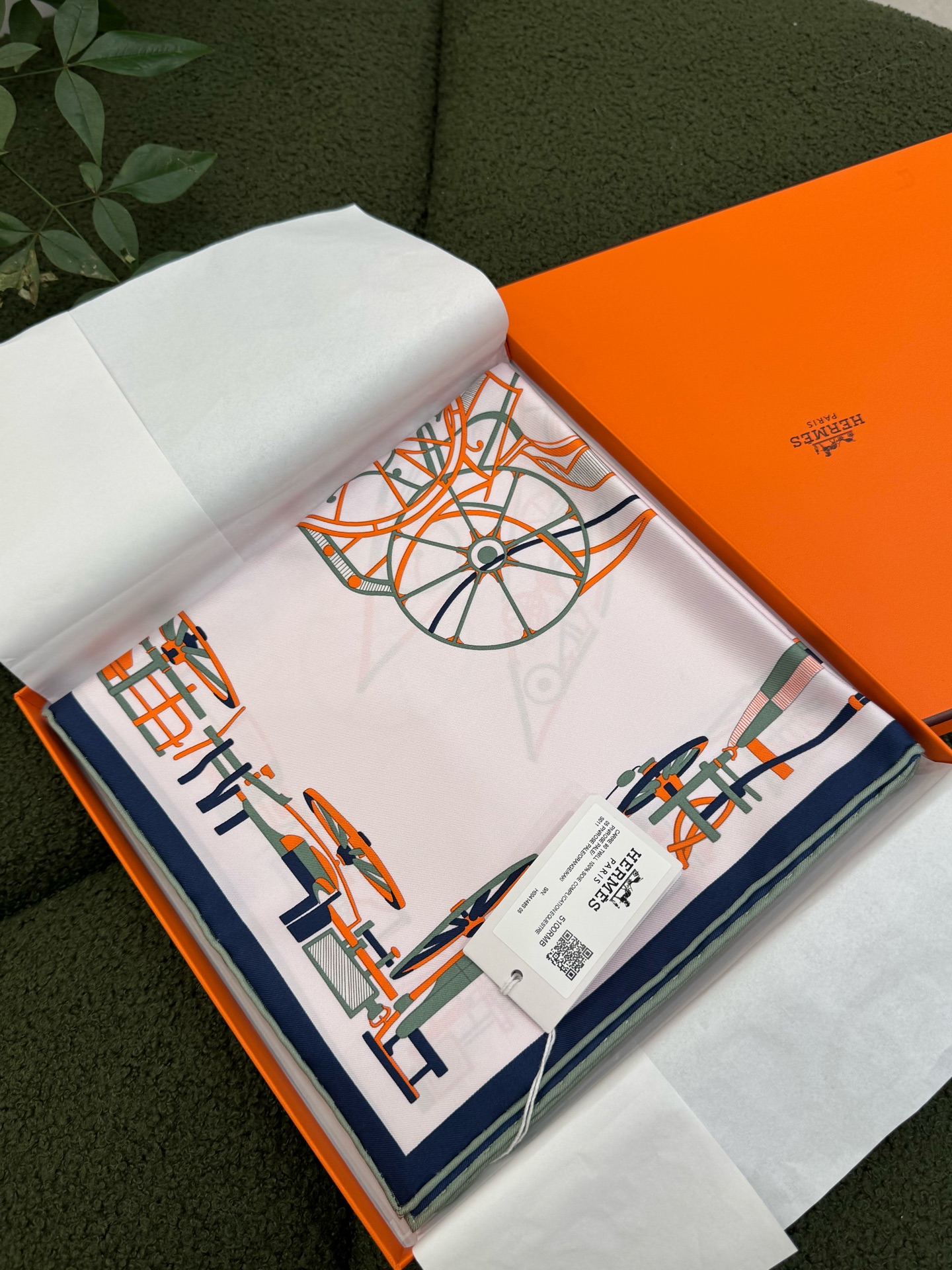 hermes爱马仕 丝巾 全新带吊牌 &ldquo;马术的错综交叠&rdquo;90方巾